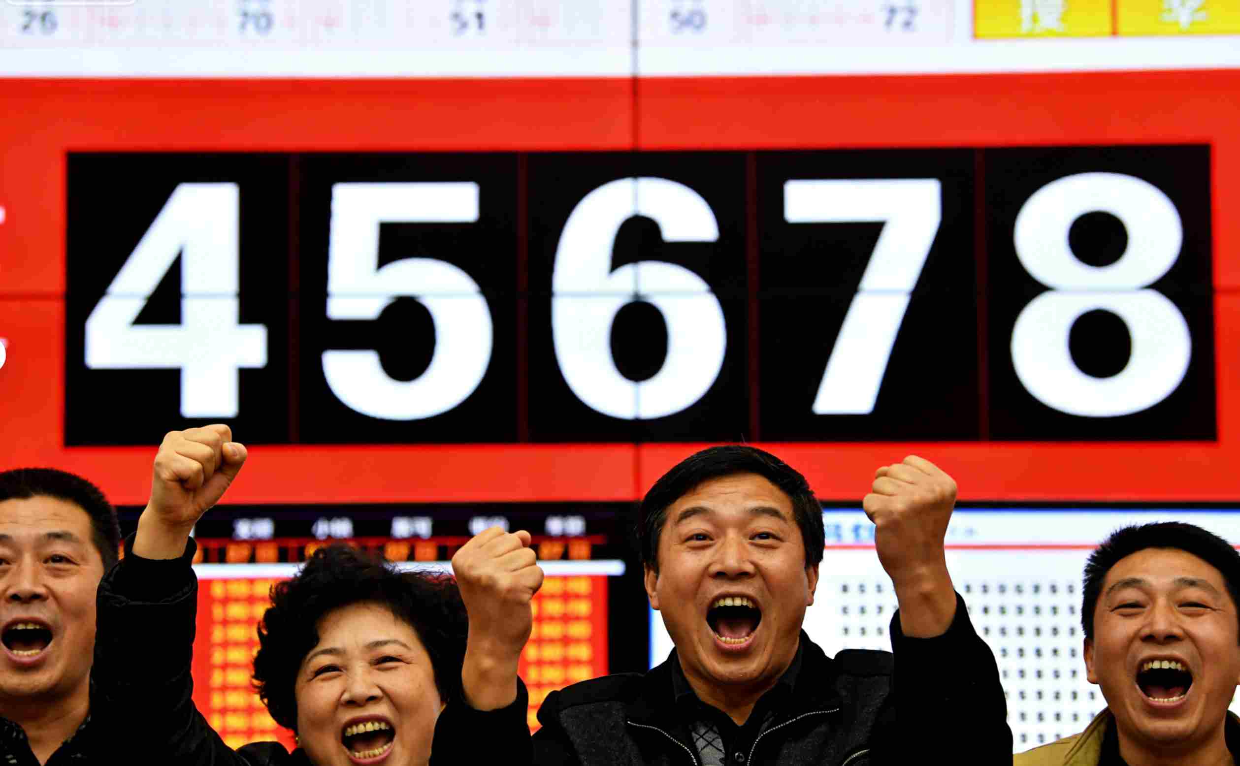 彩民疯了！”附图是开奖页面，五位数字“45678”